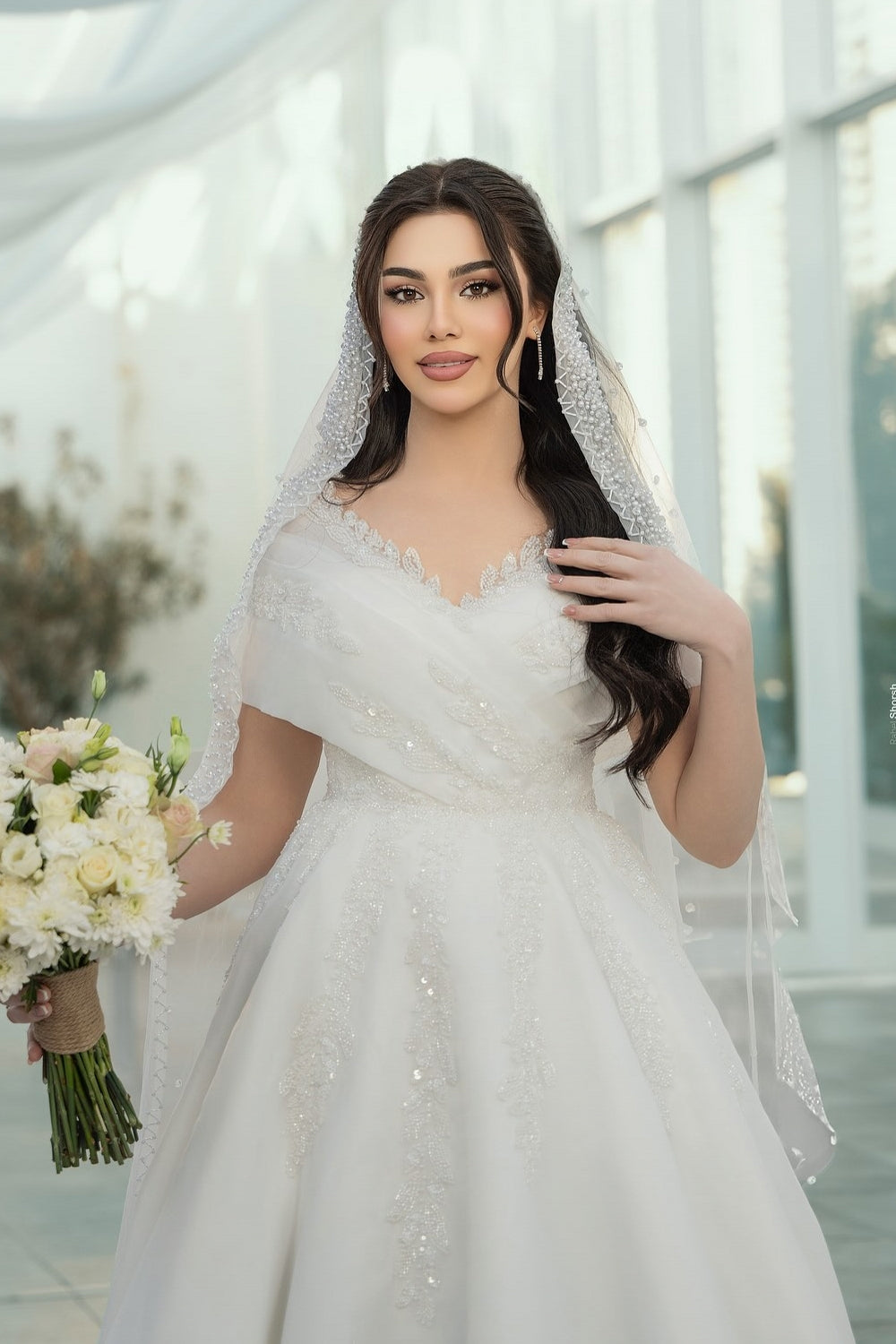 White Wedding Dress V Neck Off The Shoulder Sleeveless Sequined Long Chiffon Bridal Gown With Appliques