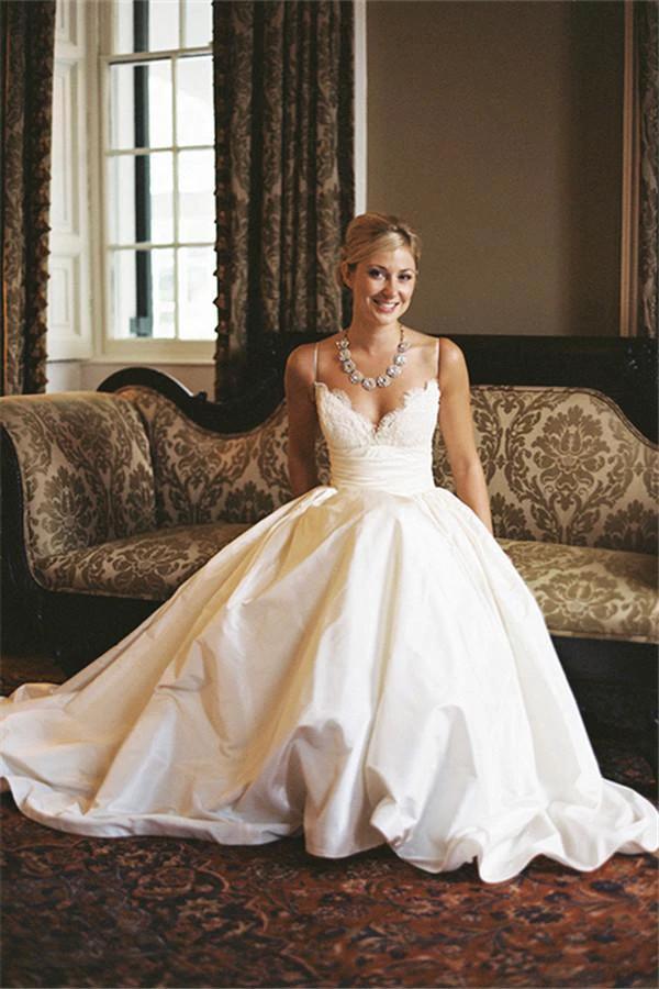 A-line Sleeveless Spaghetti Strap Lace Wedding Dress (ZD16290)
