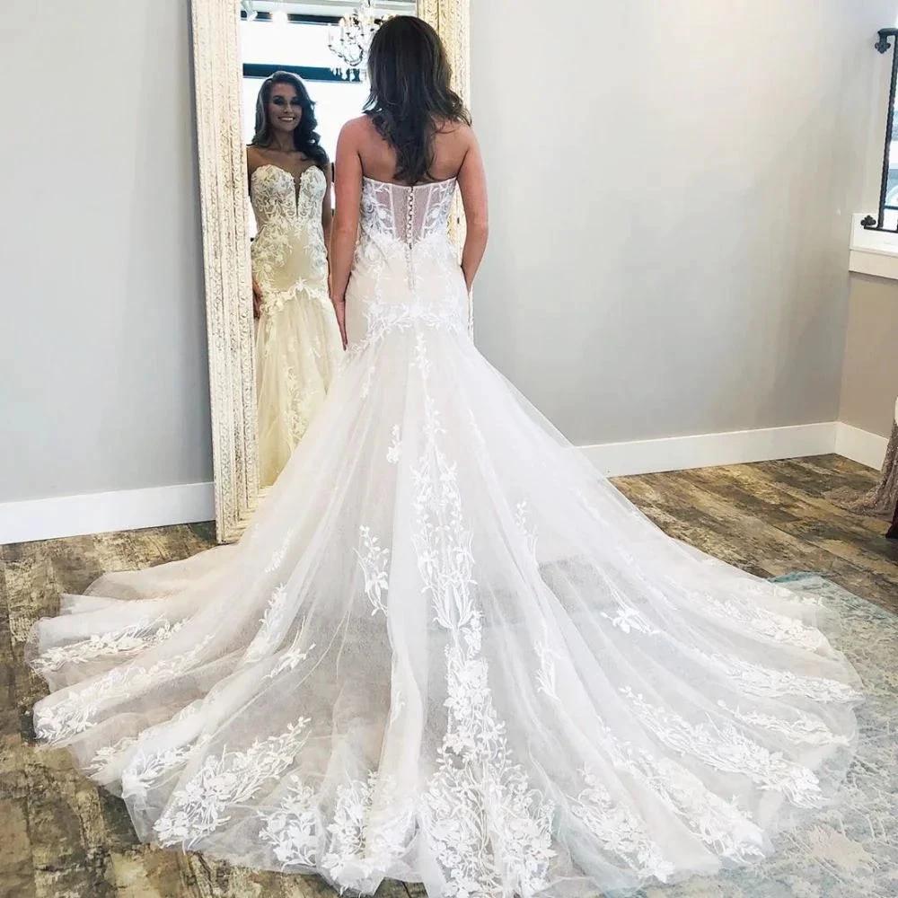Affordable V-Neck Sleeveless Lace Bridal Wears (ZD13805)