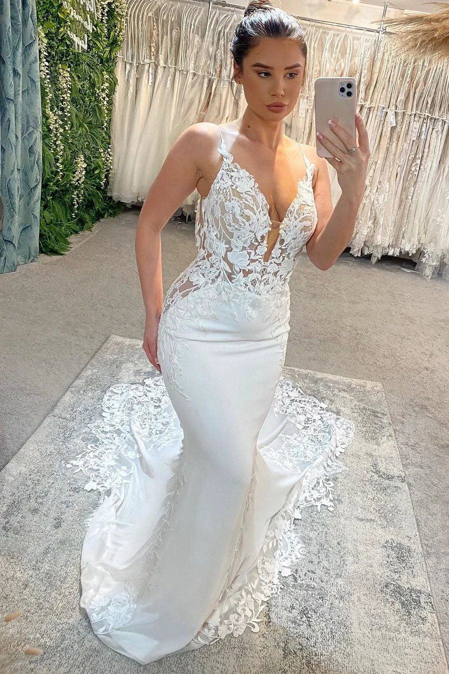 Amazing Long White V-neck Spaghetti Straps Mermaid Sleeveless Wedding Dress With Lace (ZD15667)