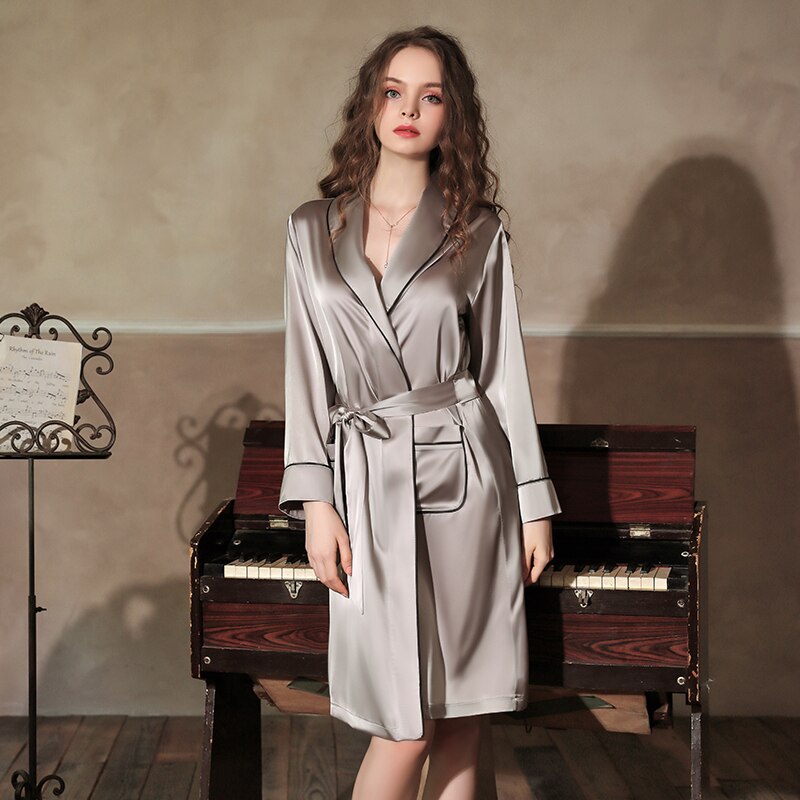 Finely Styled Dress with a Classic Vintage Look