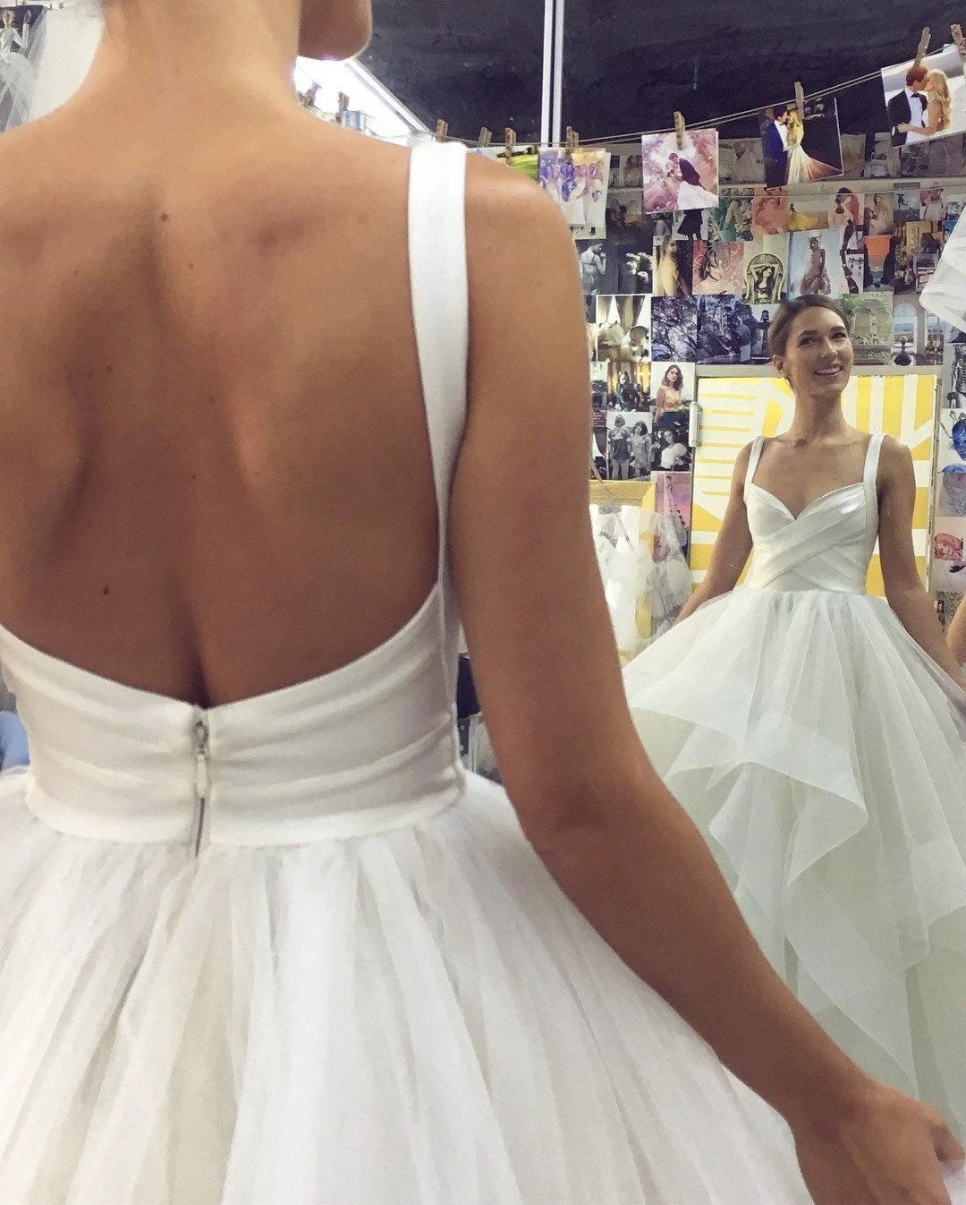 Ball Gown Elegant Floor Length Cascading Ruffles Tulle Wedding Dress (ZD15375)