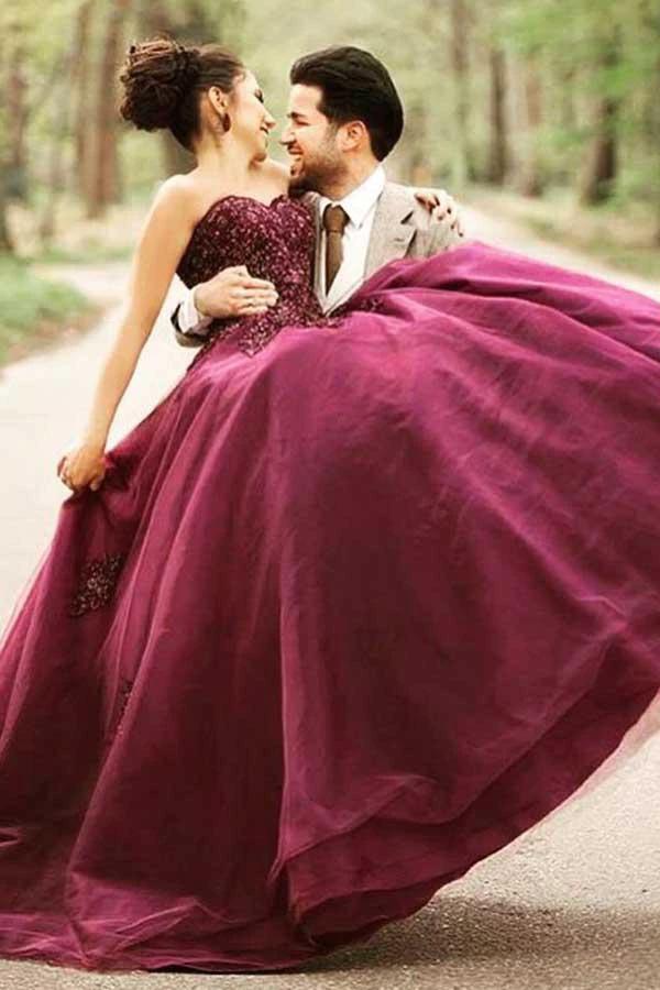 Ball Gown Sweetheart Burgundy Tulle Wedding Dress with Handmade Flowers (ZD16062)