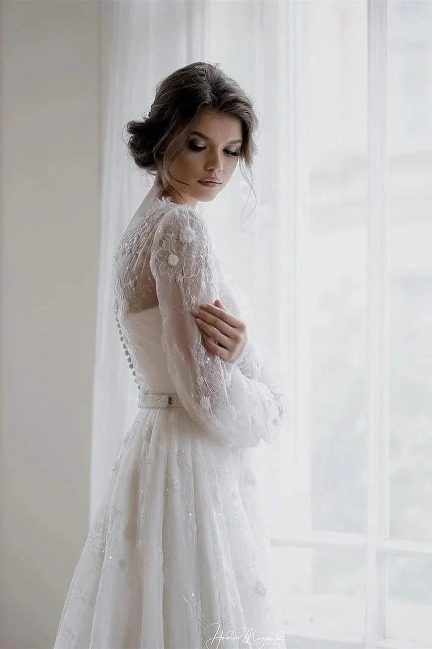 Beautiful A-line White Long Sleeves Lace Appliques Wedding Dress (ZD16413)
