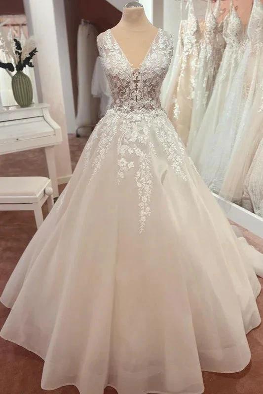 Beautiful Long A-Line Appliques Lace Tulle Wedding Dress (ZD15217)