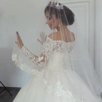 Beautiful Long Sleeve Off the Shoulder Appliques Lace Princess Wedding Dress (ZD14326)