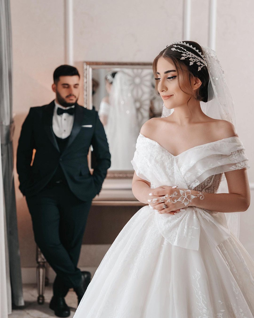 Beautiful Long White A-line Off-the-shoulder Sleeveless Wedding Dress With Lace Detailing (ZD17474)