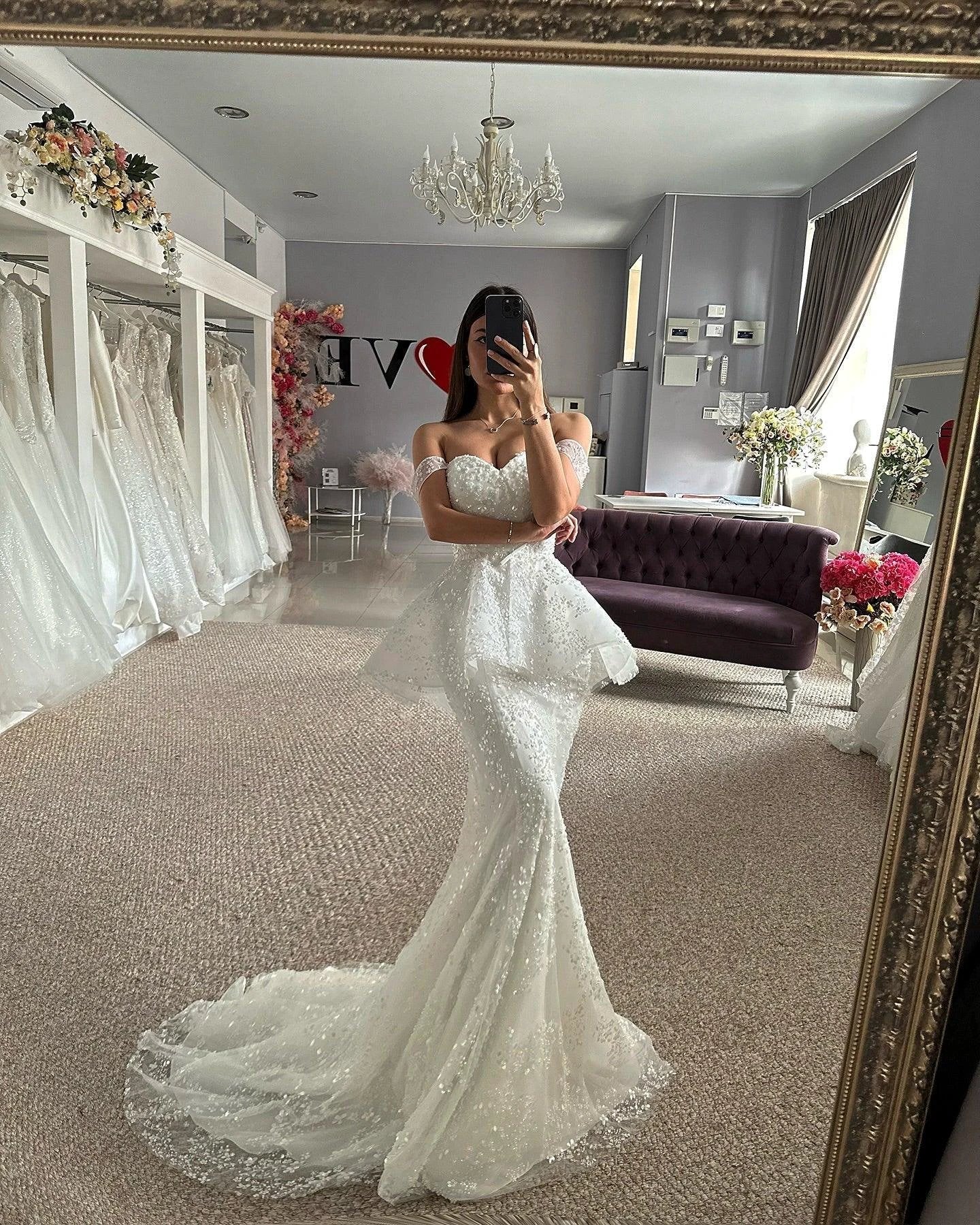 Beautiful Mermaid Tulle Lace Sweetheart Sleeveless White Wedding Dresses With Appliques (ZD15541)