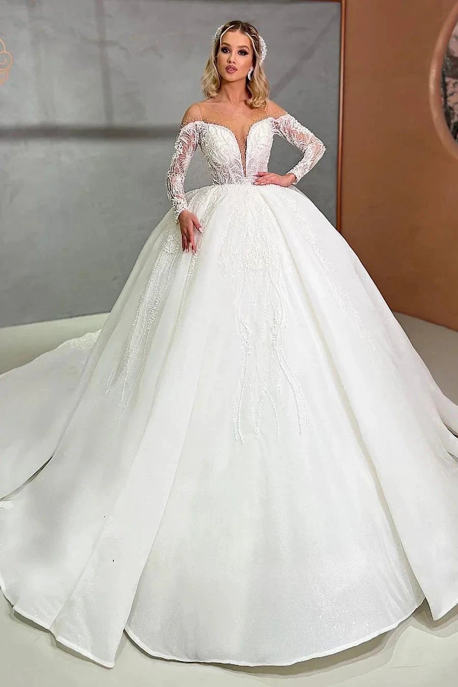 Beautiful Sweetheart Ball Gown Long Sleeves Wedding Dress With Beading (ZD14929) - VelvetHem