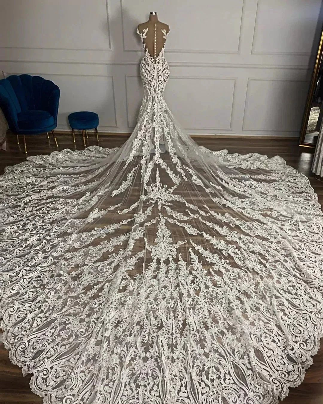 Luxury Mermaid Jewel Neck Tulle Long Beading Wedding Dress with Appliques Lace (ZD14479)