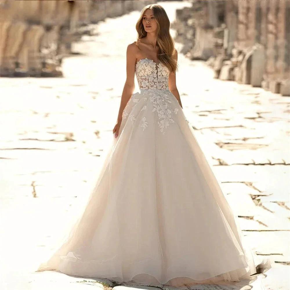 Boho Beach Strapless A Line Wedding Dresses for Women Sleeveless Bridal Lace Appliques Bride Gowns Backless Vestidos by payinti