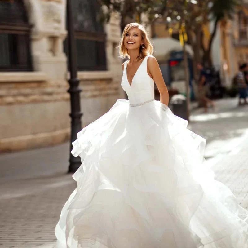 Sexy V-Neck Backless A-line Wedding Dress Romantic Organza Sleeveless Trouwjurk Simple Spaghetti Straps Bride Party (ZD13429)