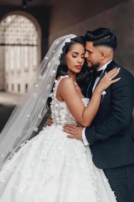 Charming Ball Gown Lace Square Sleeveless White Wedding Dresses With Appliques (ZD16617)