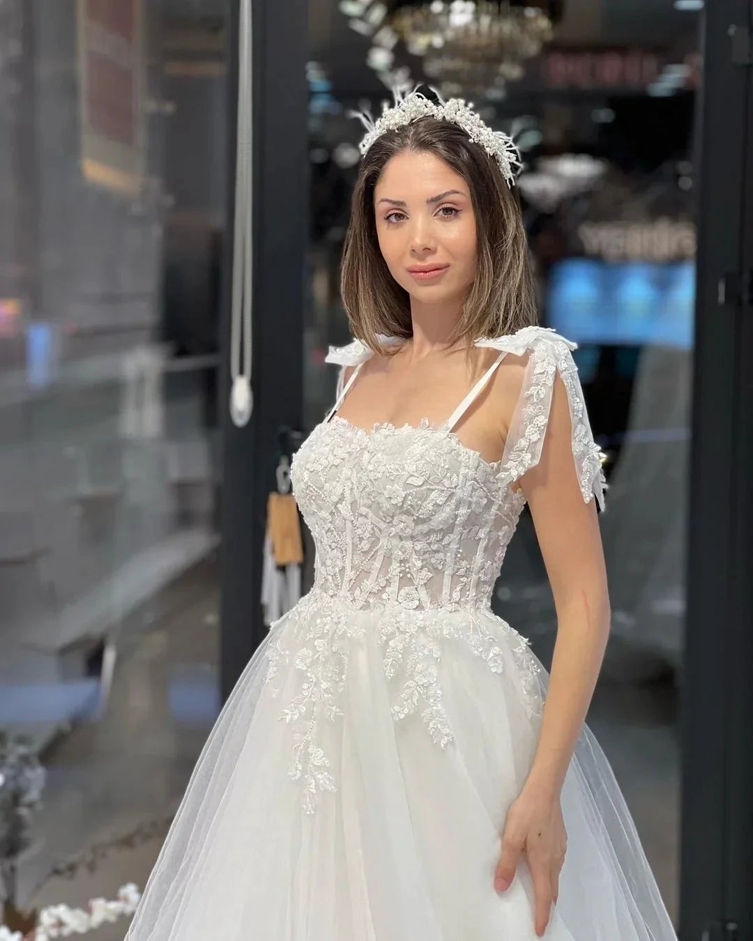 Chic Floor Length Sweetheart Sleeveless A-Line Tulle Wedding Dress with Appliques (ZD14792)