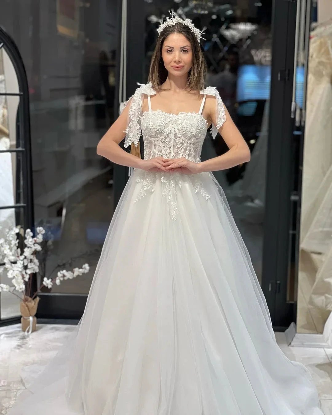 Chic Floor Length Sweetheart Sleeveless A-Line Tulle Wedding Dress with Appliques (ZD14792)