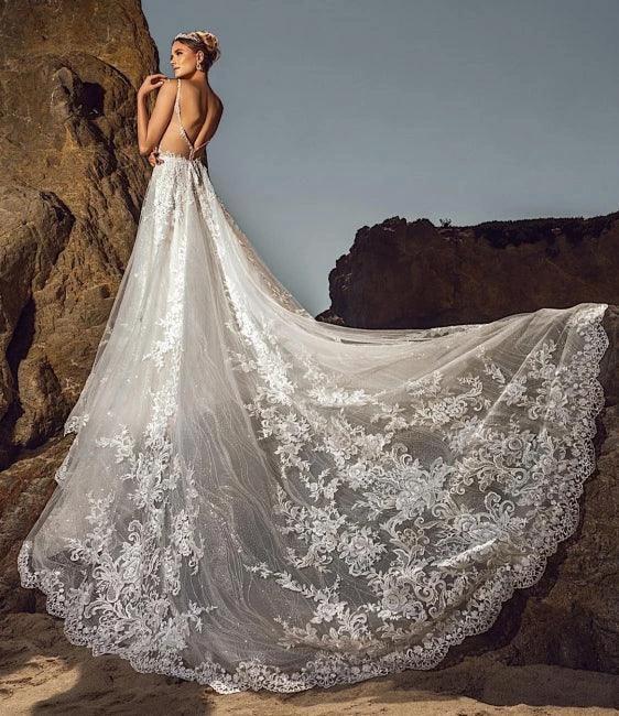 Chic Sleeveless V-Neck Wedding Dress Aline Tulle Brial Dress with Lace Appliques& Pockets (ZD16585)