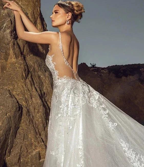 Chic Sleeveless V-Neck Wedding Dress Aline Tulle Brial Dress with Lace Appliques& Pockets (ZD16585)