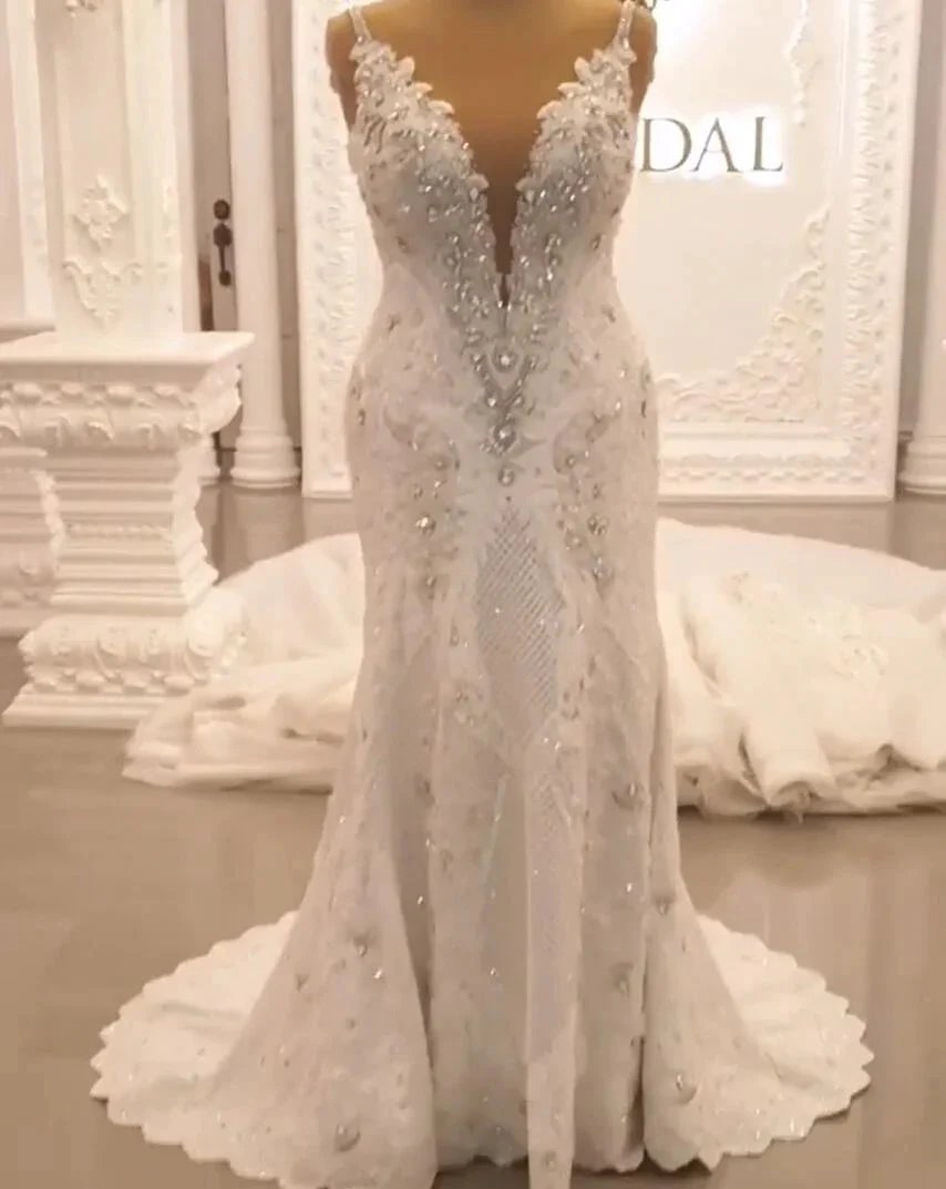 Classy Long Sweetheart Spaghetti Straps Appliques Lace Crystal Backless Wedding Dress (ZD15136)