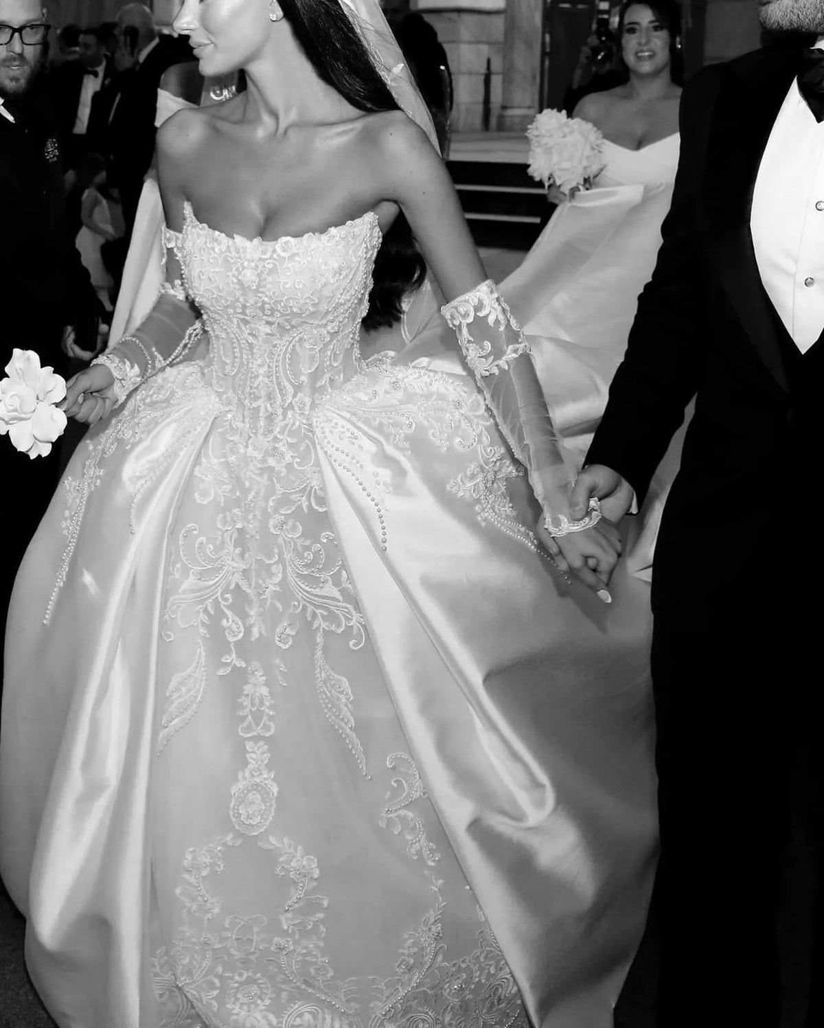 Arabic Lace Saudi Ball Gown Wedding Dress For Bride Strapless Pearls Satin Wedding Dresses Ruffle Dubai R Bridal Gowns Plus Size (ZD17412)