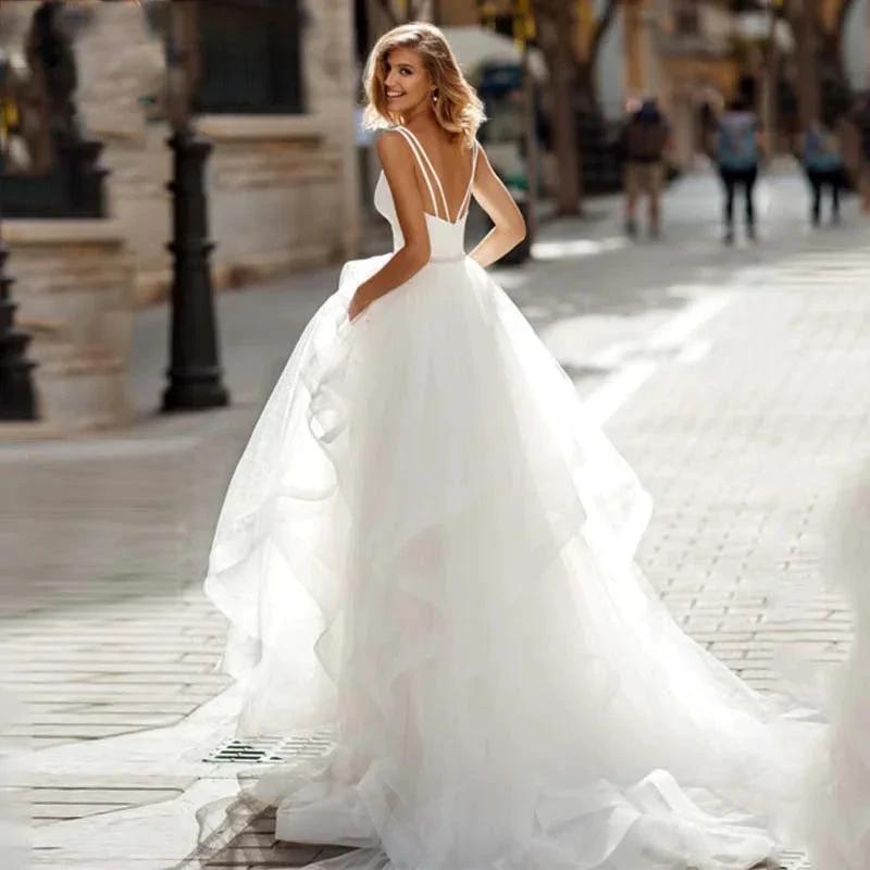 Sexy V-Neck Backless A-line Wedding Dress Romantic Organza Sleeveless Trouwjurk Simple Spaghetti Straps Bride Party (ZD13429)