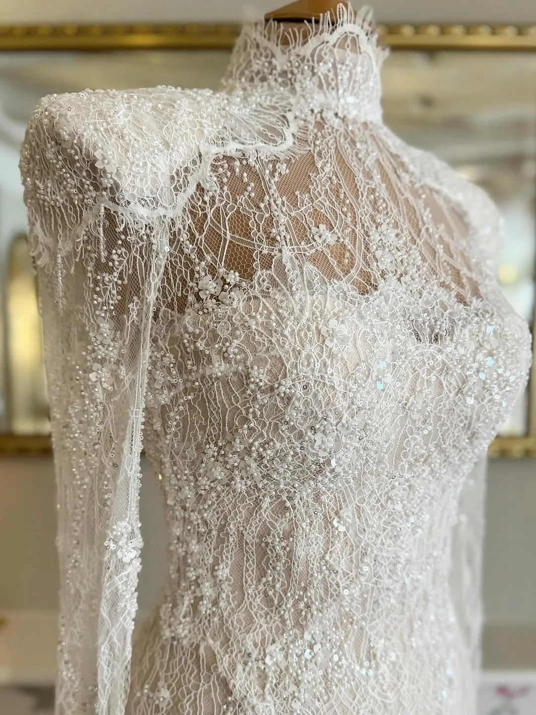 Luxury Wide Strap Open Back Mermaid Wedding Dress with Lace Appliques (ZD17405)