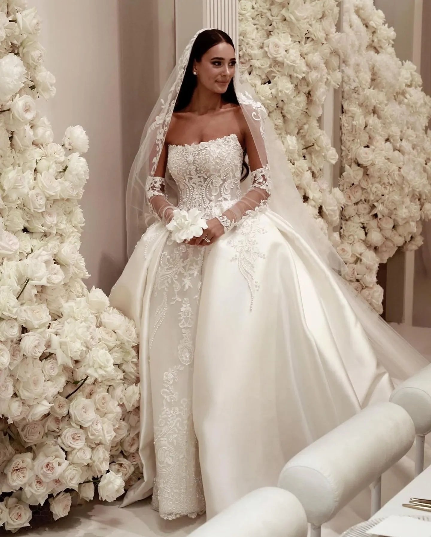 Arabic Lace Saudi Ball Gown Wedding Dress For Bride Strapless Pearls Satin Wedding Dresses Ruffle Dubai R Bridal Gowns Plus Size (ZD17412)