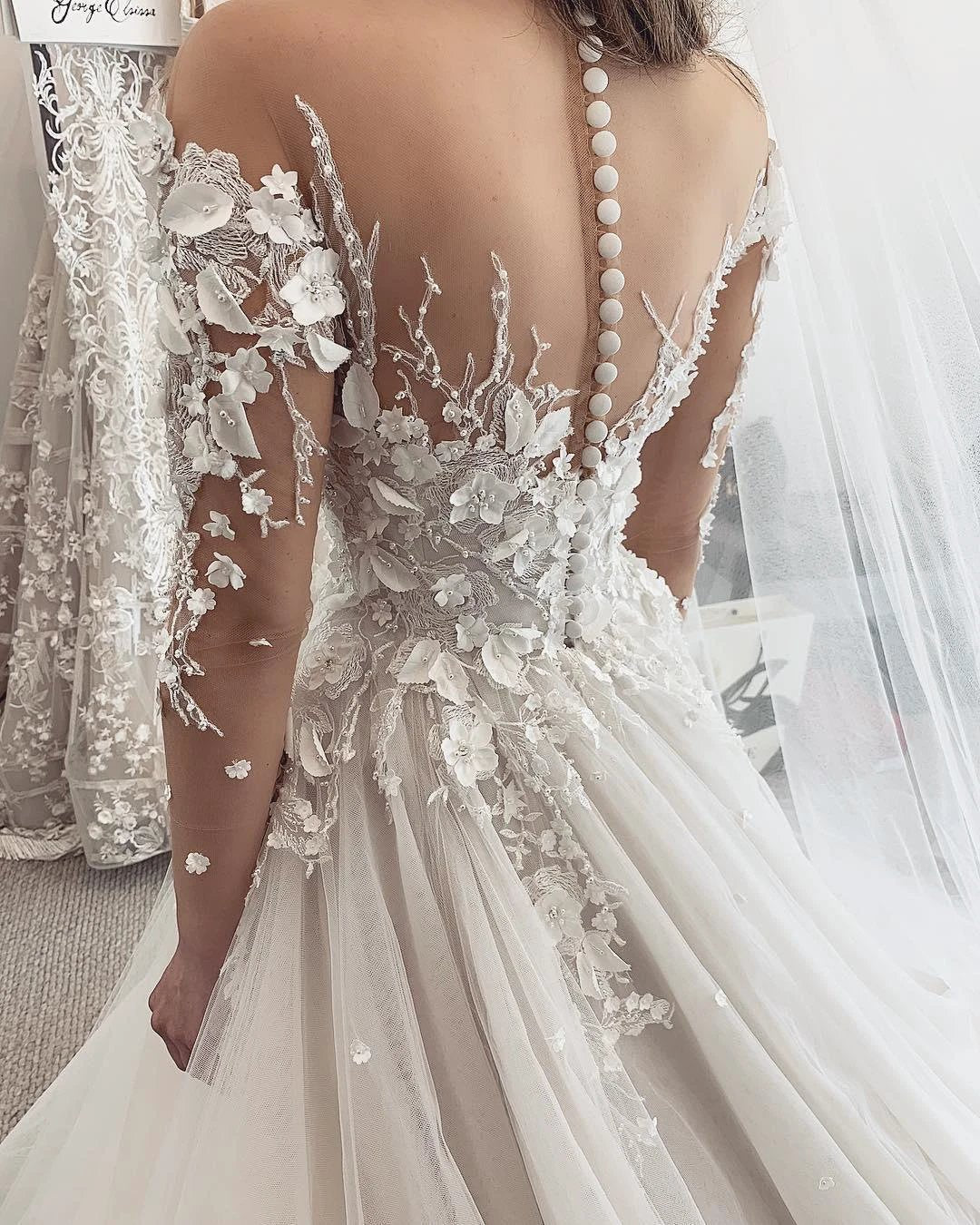 Elegant A-Line Sweetheart Long Sleeve Appliques Lace Tulle Wedding Dress (ZD15052)