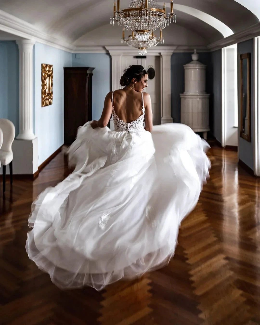 Elegant A-line V-neck Lace Tulle Spaghetti Strap Wedding Dress (ZD15042)