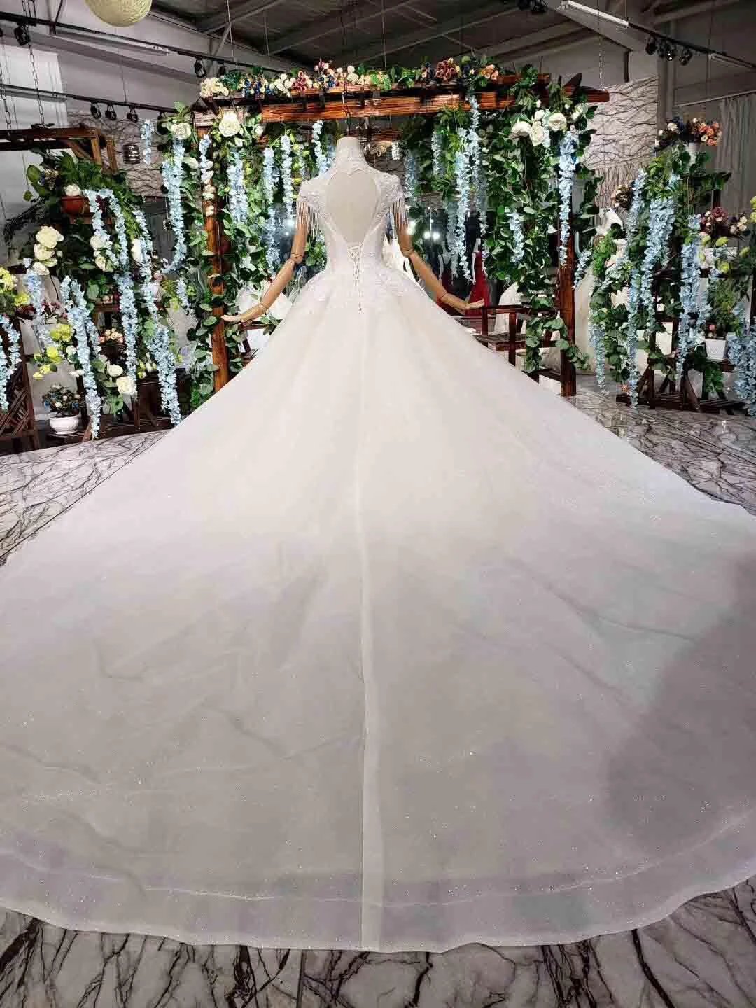 Elegant Cap Sleeves Ball Gown Beading High Neck Wedding Dress (ZD15355)