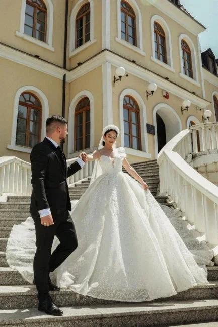 Elegant Designer Beautiful Cream Wedding Dresses A-Line with Lace (ZD14707)
