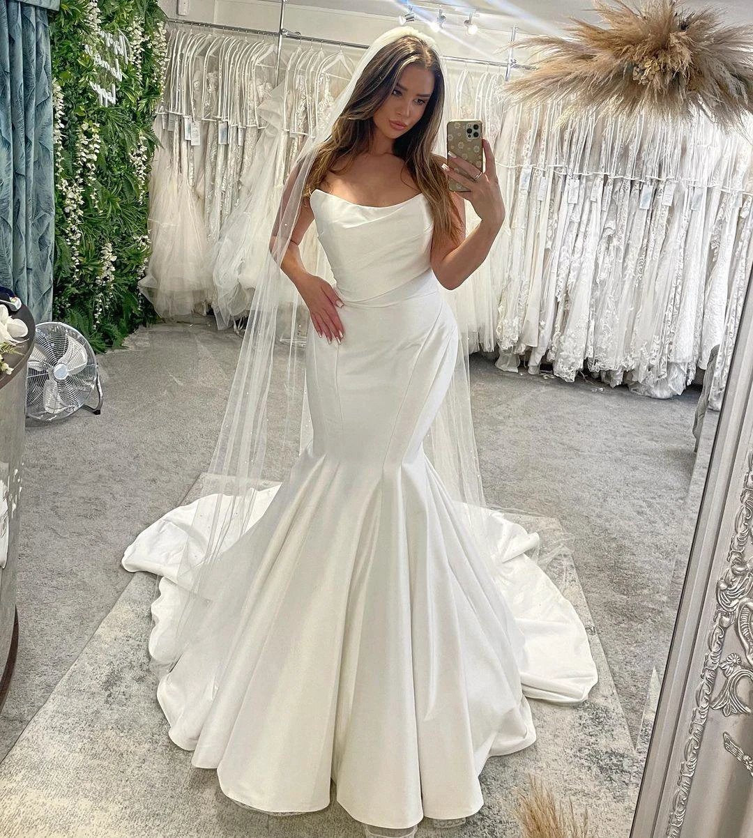 Elegant Floor Length Sleeveless Mermaid Satin Wedding Dress with Ruffles (ZD15766)