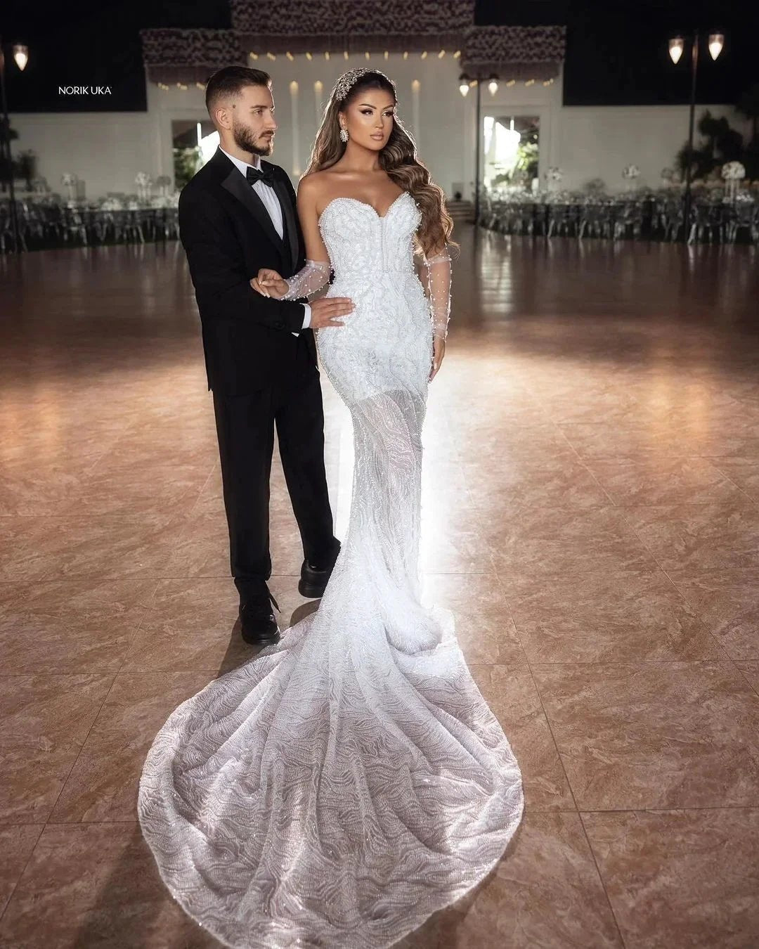 Elegant Floor Length Sweetheart Sleeveless Mermaid Lace Wedding Dress with Beads (ZD14780)