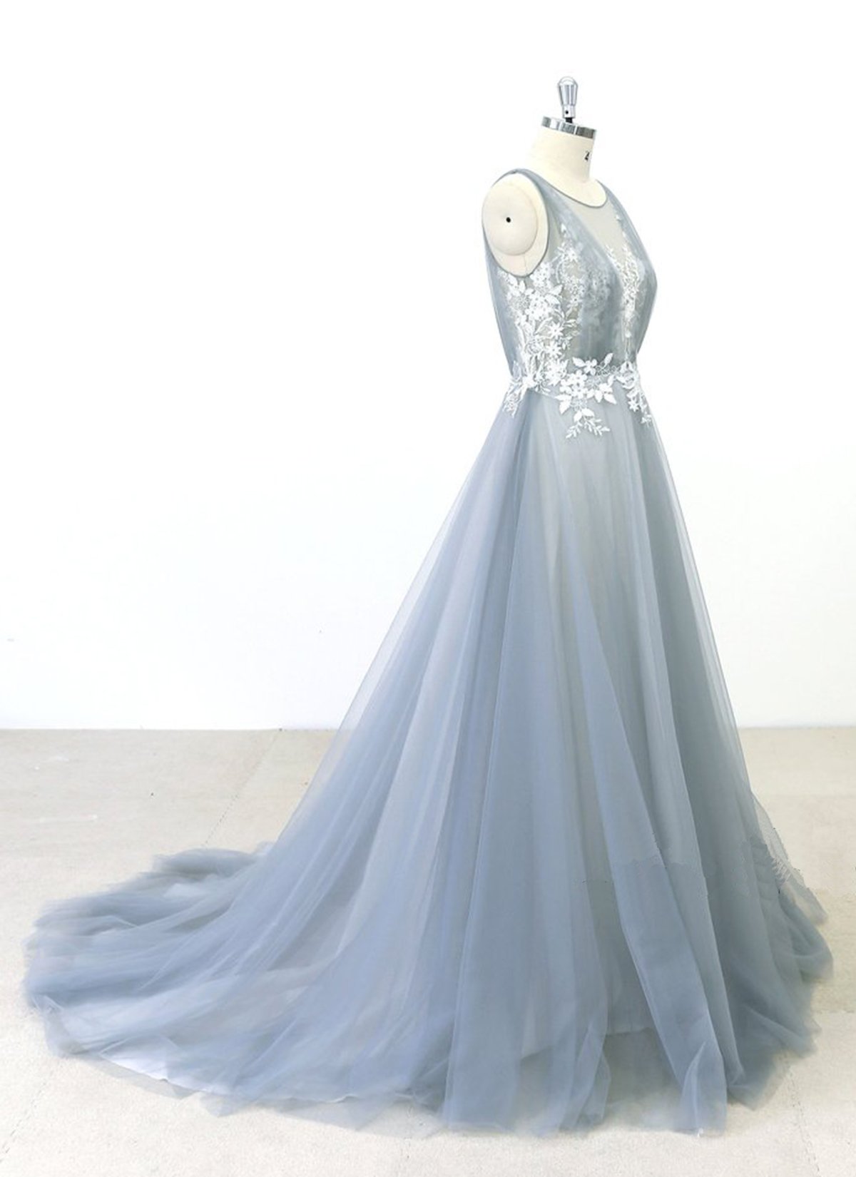 Elegant Gray Tulle Round Neck Beach Wedding Dress Jewel Sweep Train Bridal Gowns On Sale (ZD17450)