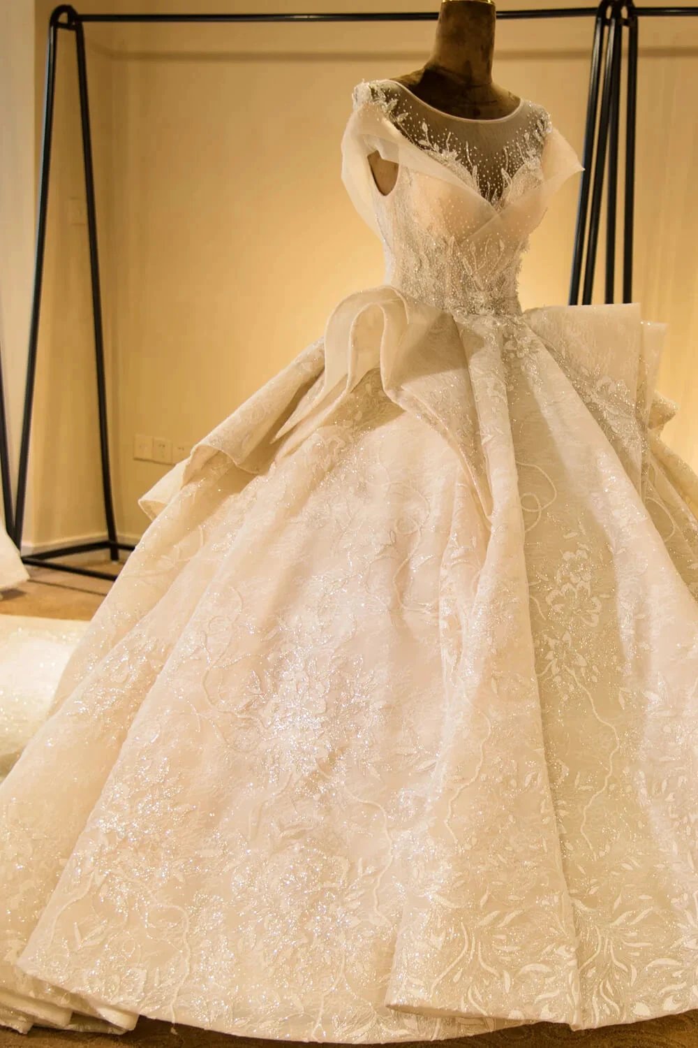 Elegant Illusion neck Cap Sleeve Appliques Tulle A-line Princess Wedding Dress (ZD13903)