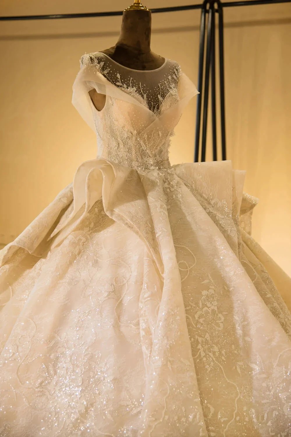 Elegant Illusion neck Cap Sleeve Appliques Tulle A-line Princess Wedding Dress (ZD13903)
