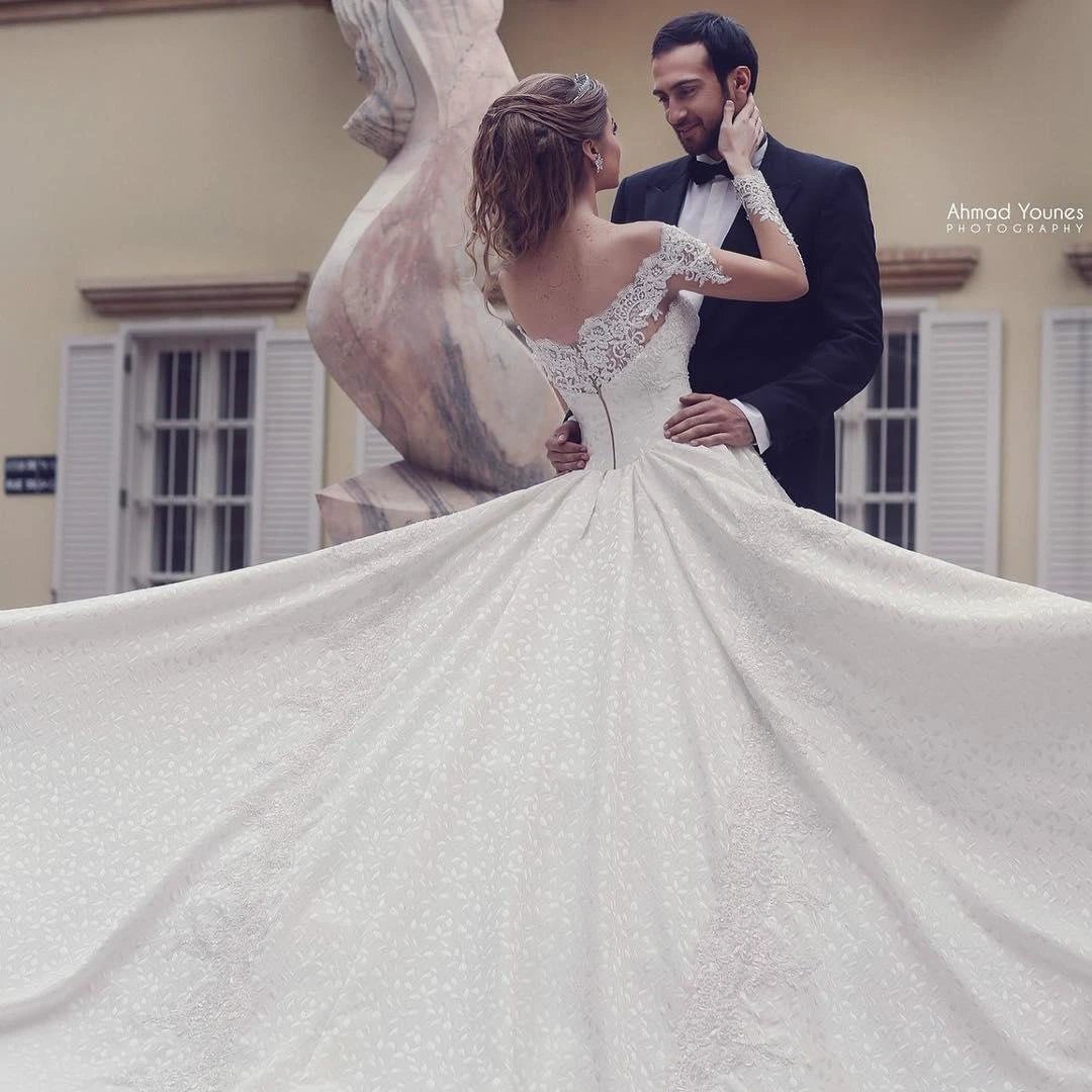 Elegant Long A-Line Off-the-Shoulder Backless Appliques Lace Wedding Dress with Sleeves (ZD15141)