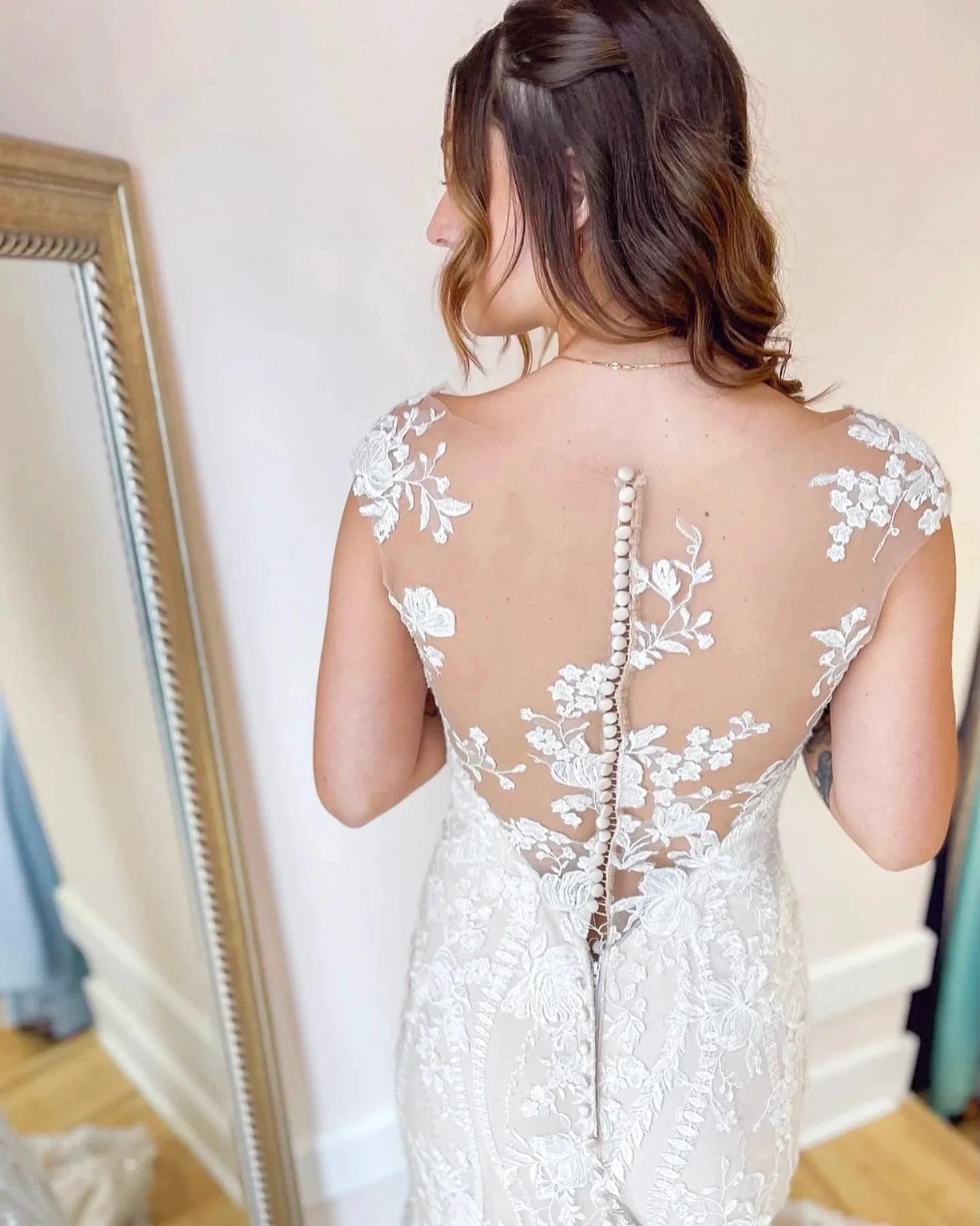 Elegant Long Mermaid Bateau Appliques Lace Backless Wedding Dress (ZD14288)