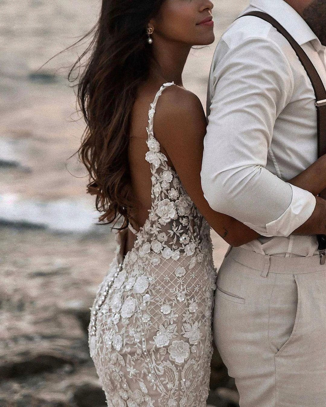 Elegant Long Mermaid V-neck Floral Lace Backless Wedding Dress (ZD15033)