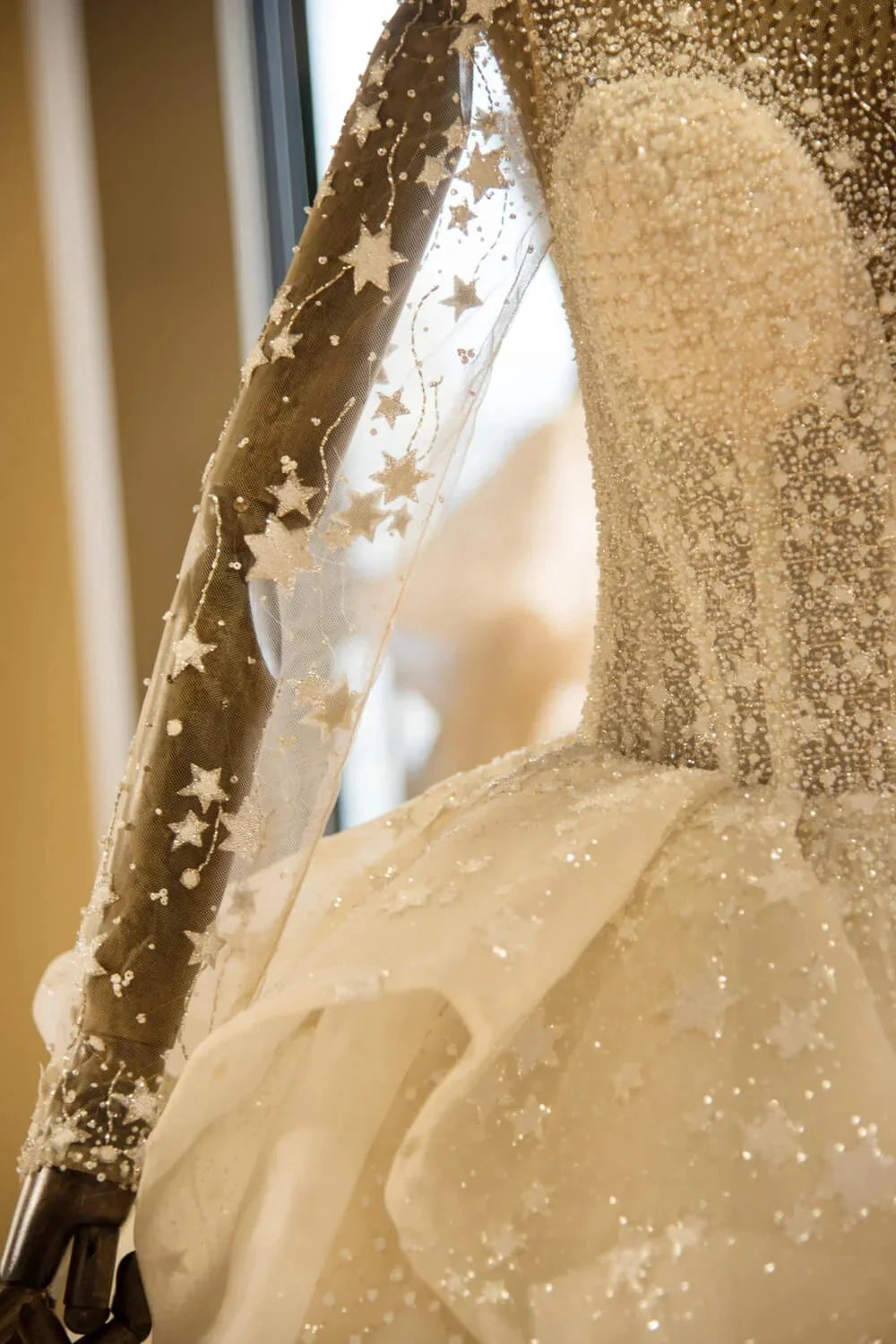 Elegant Long Sleeve Beading Lace-up Tulle Ball Gowns Sparkle Wedding Dress (ZD13902)