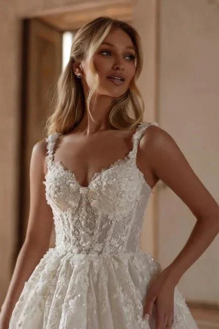 Extravagant Long Ivory A-line Princess Spaghetti Straps Lace Tulle Wedding Dress (ZD16665)