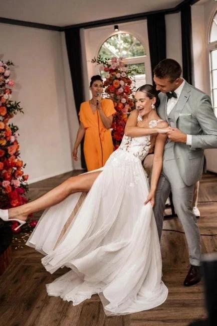 Fabulous A-Line Lace V-neck Sleeveless White Wedding Dress With Appliques (ZD15506)