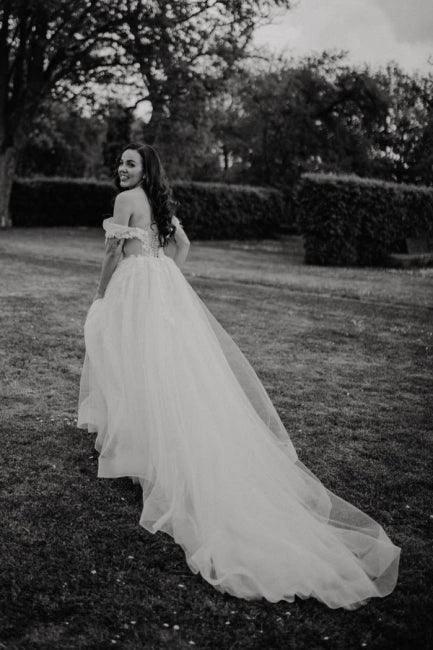 Fabulous Off-the-shoulder Sleeveless A-Line Tulle Wedding Dresses with Appliques (ZD16560)