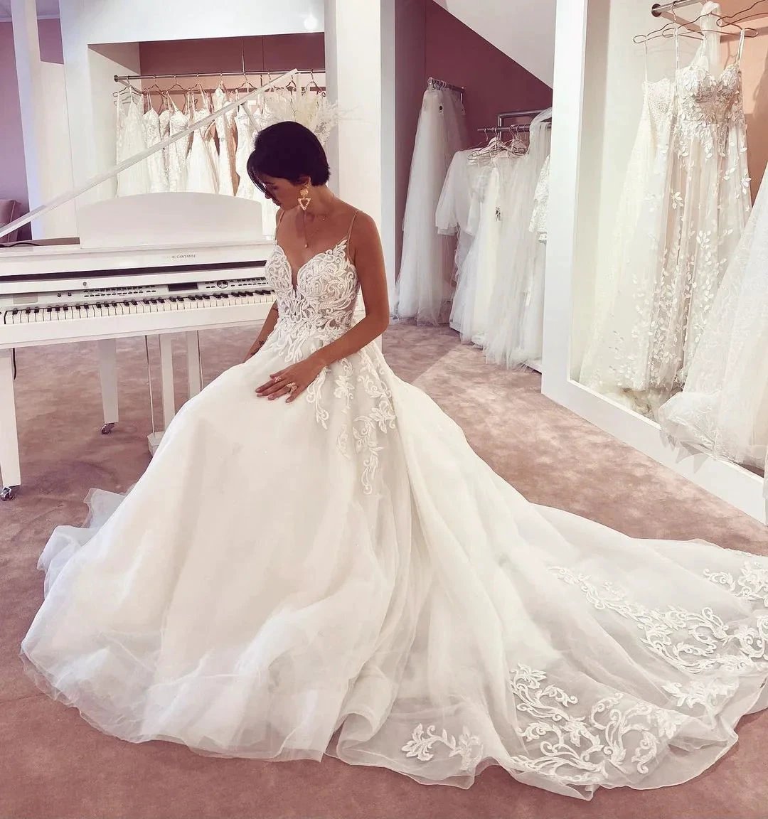 Glamorous Long A-Line V-neck Appliques Lace Tulle Wedding Dress (ZD14317)