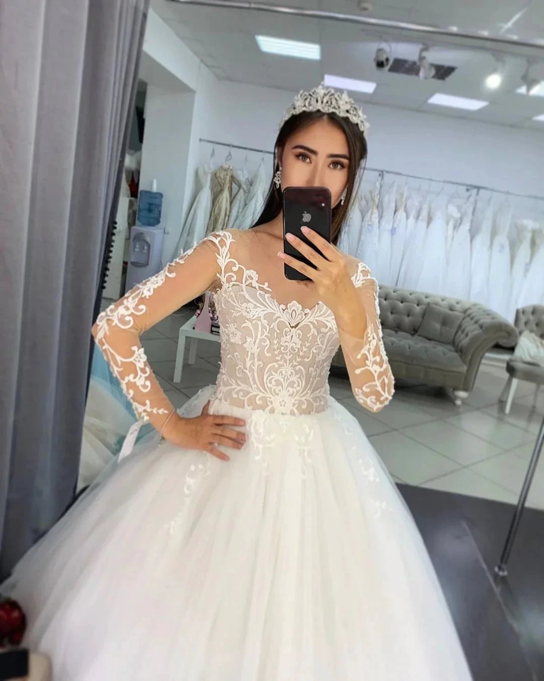 Gorgeous Long A-line Tulle Lace Wedding Dress with Sleeves (ZD15116)