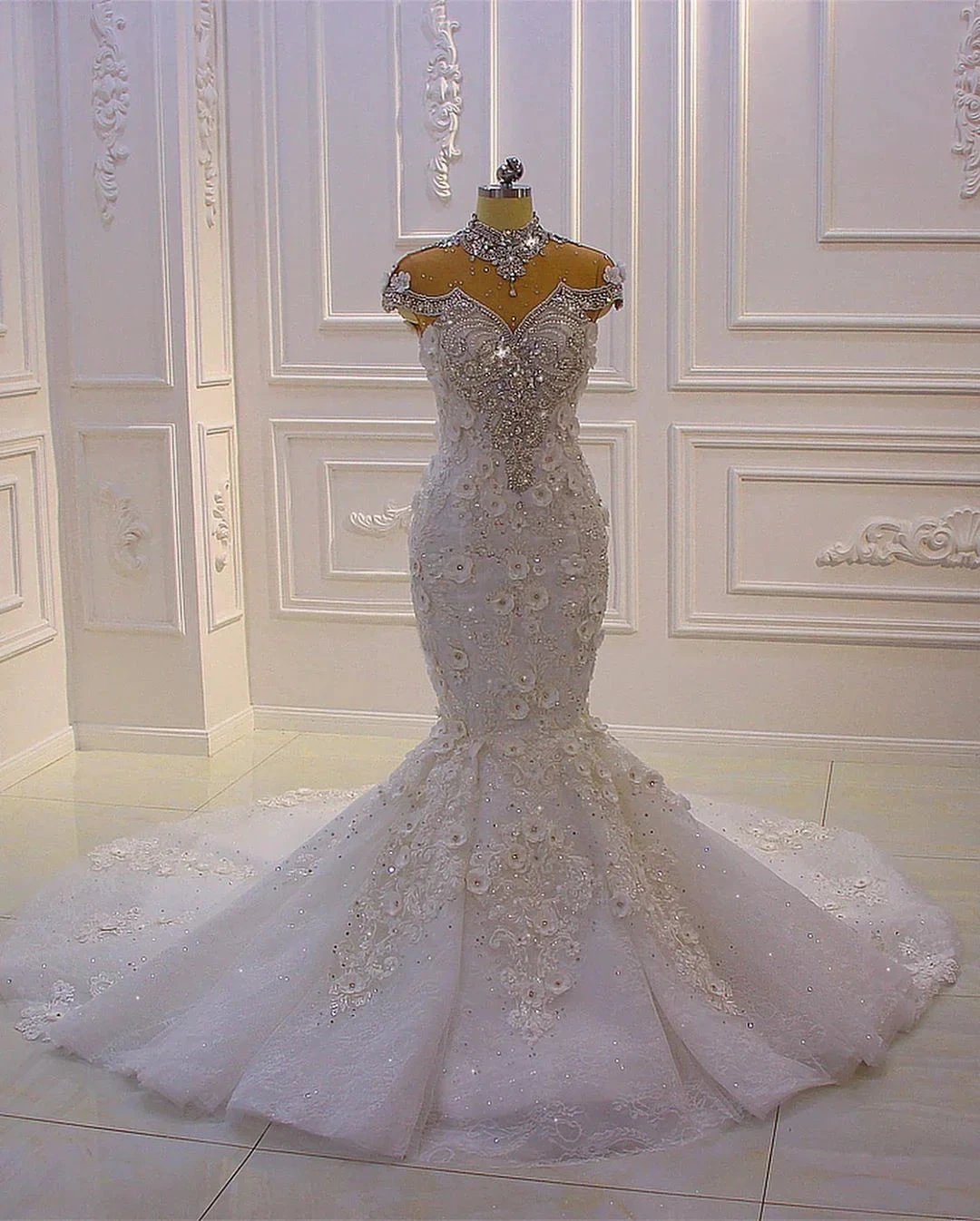 Gorgeous Long Mermaid High Neck Appliques Lace Crystal Tulle Wedding Dress (ZD15119)