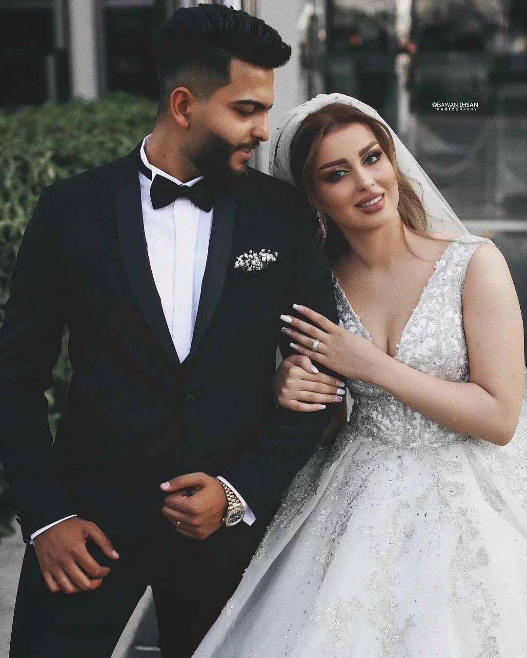 Gorgeous Long Princess V-neck Tulle Lace Appliques Wedding Dress (ZD15038)