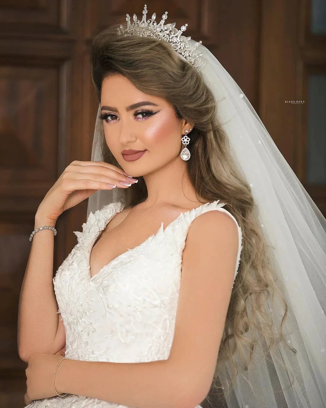 Gorgeous Long Princess V-neck Tulle Lace Wedding Dress (ZD15169)