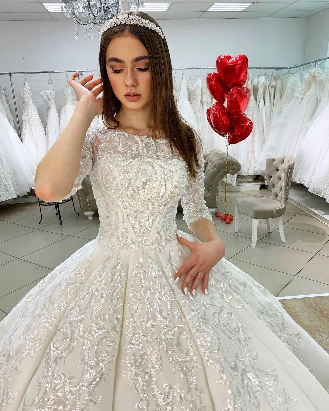 Half Sleeves Applqiues Ball Gown Wedding Dress (ZD17519)