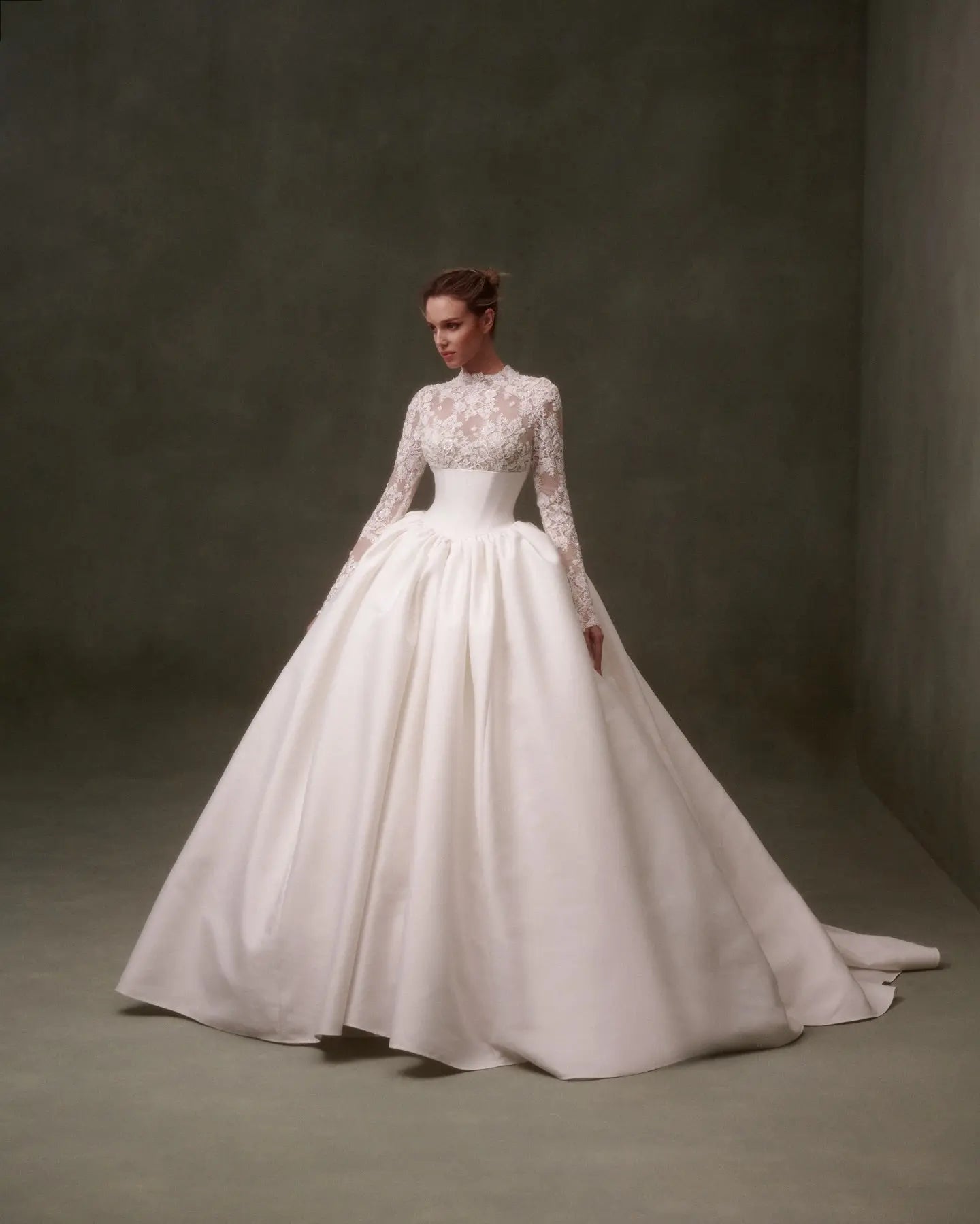 Classic Long Sleeve Lace Ball Gown Wedding Dress ZP180