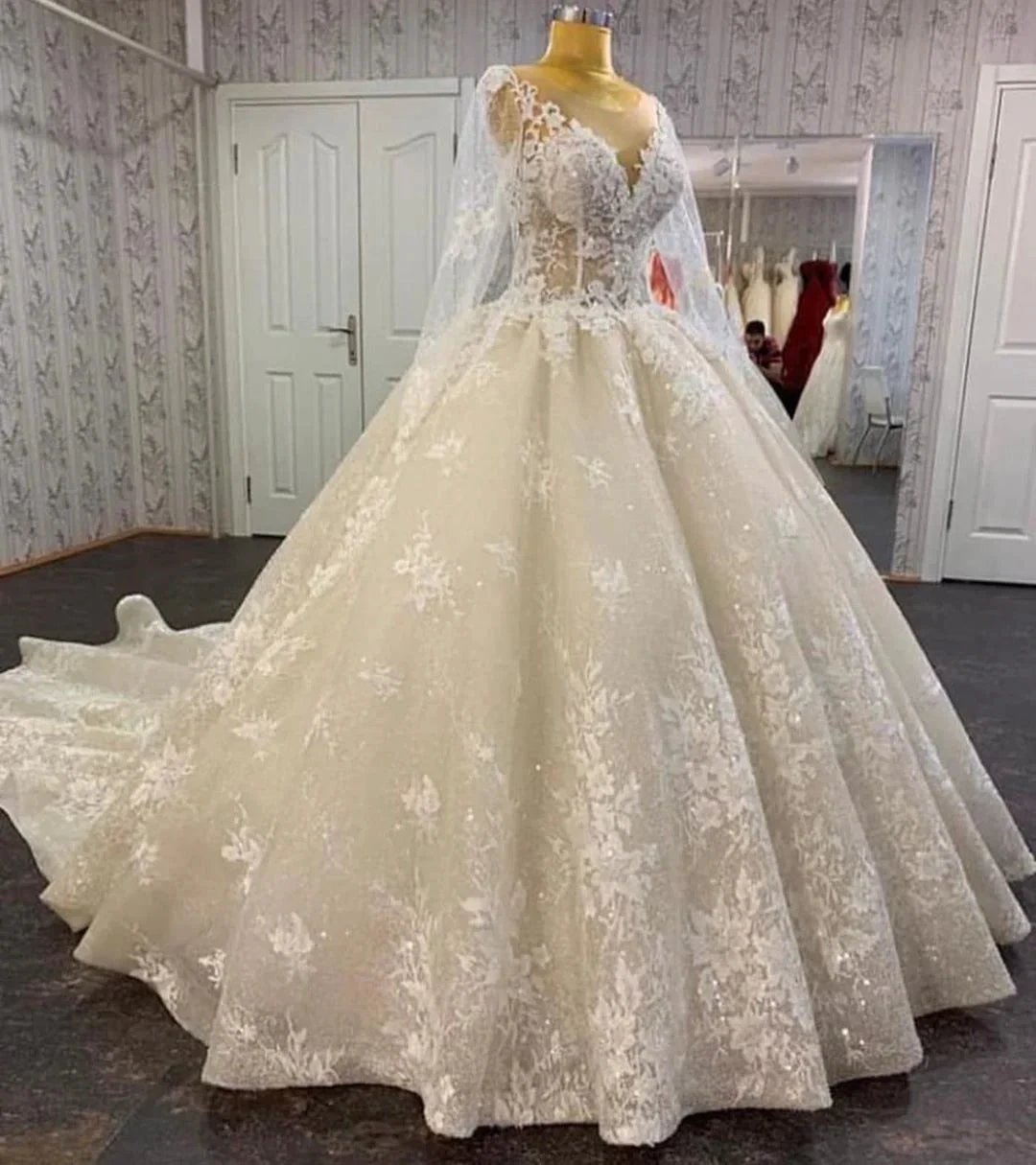 Long A-line Bateau Appliques Lace Sequins Tulle Wedding Dress (ZD15054)